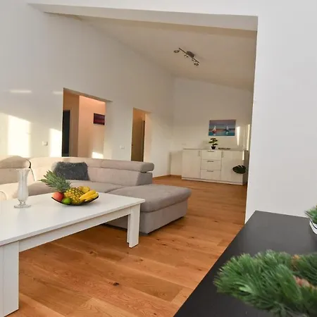 Pinia With Pool, 빌라 자다르