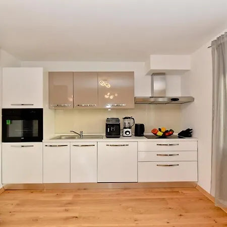 Pinia With Pool, ヴィラ ザダル