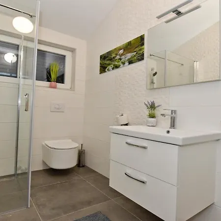 Pinia With Pool, ザダル