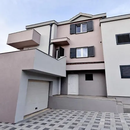 Pinia With Pool, ヴィラ