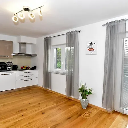 Villa Pinia With Pool, Zadar