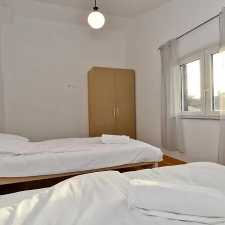 Pinia With Pool, Zadar