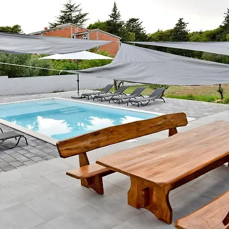 Pinia With Pool, ザダル