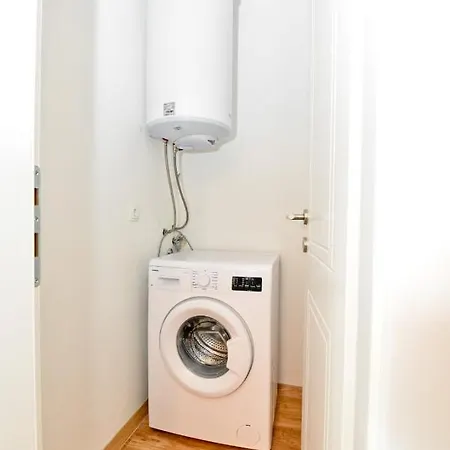 Pinia With Pool, ヴィラ ザダル