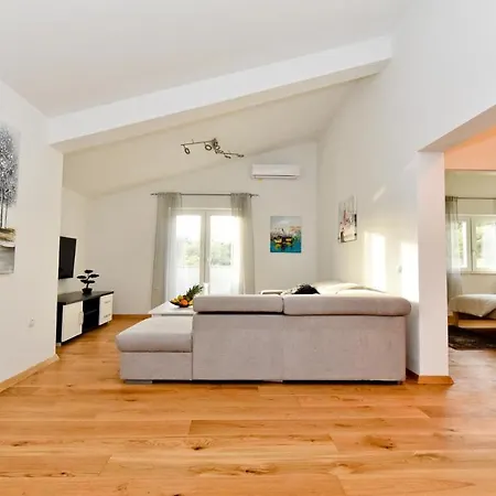 Pinia With Pool, ヴィラ