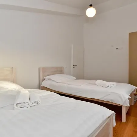 Villa Pinia With Pool,